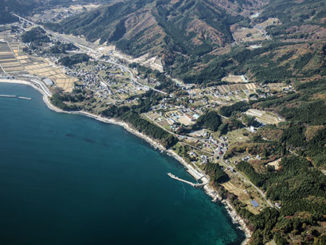 Half of a male corpse was found along a rocky area of Sanrikucho Yoshihama of Ofunato City last week