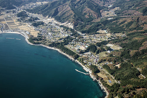 Half of a male corpse was found along a rocky area of Sanrikucho Yoshihama of Ofunato City last week