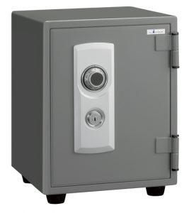 Thieves stole 10 million yen from a safe at the home of a man in Koga City