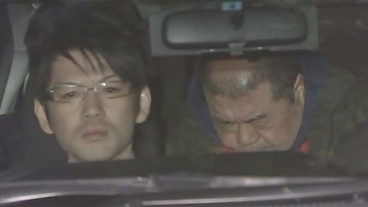 Hozumi Kamoshida (right)
