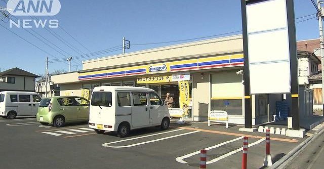 A man wielding a knife robbed an outlet of Ministop in Ageo City early Monday