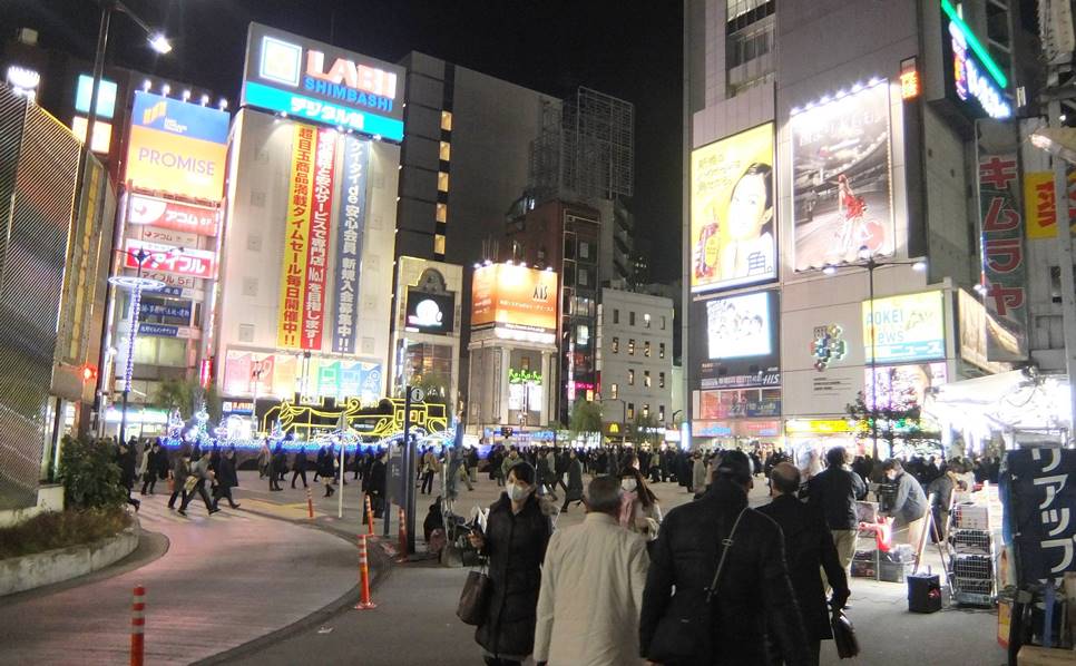 In February, police raided Internet casino Red Carpet, located in Shimbashi, and arrested three employees