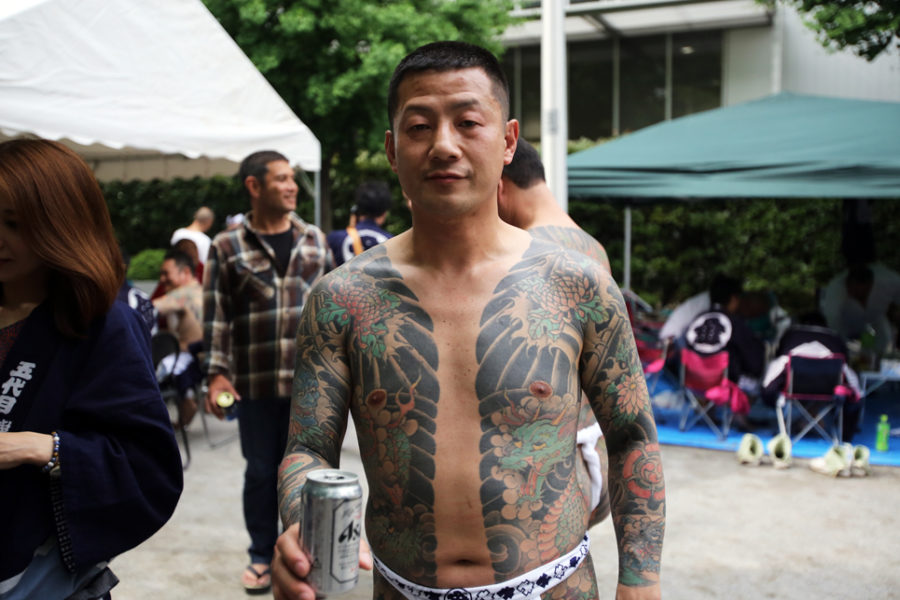 Asakusa Takahashi-gumi member takes a break