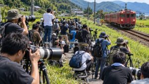 Driver admits to assaulting teen train photographer in Tokushima road dispute