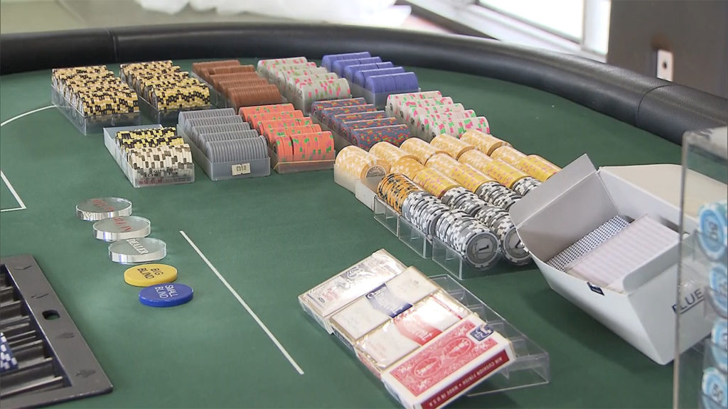 Tochigi police seized chips and cards from a gambling hall in Tochigi City