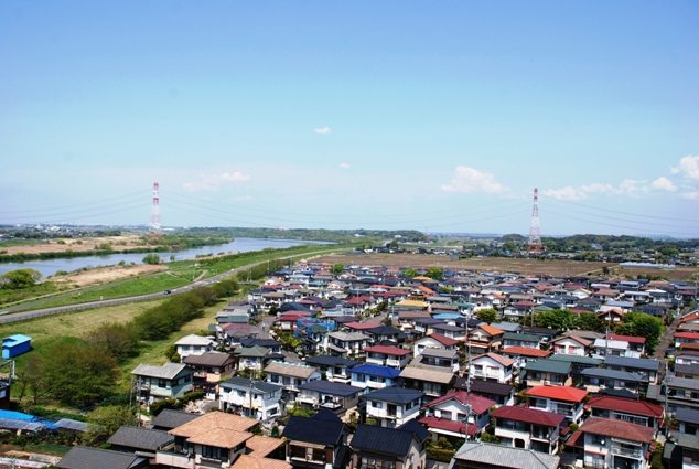 A fisherman found a male corpse floating in the Tone River on Saturday