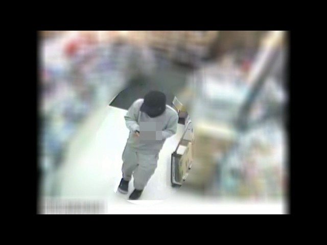 Yamanashi police are searching for a man suspected in the robbery of a convenience store in Kofu City