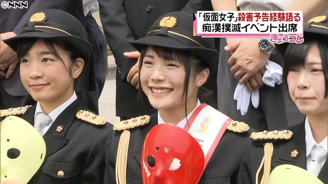 Anna Tachibana (center)