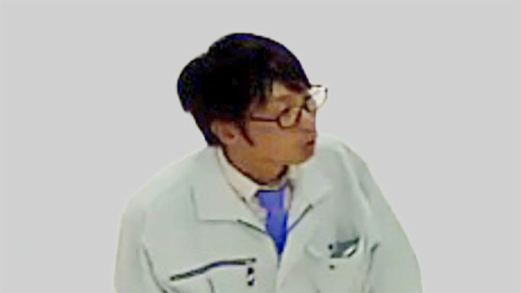 A man posed as a bank employee in swindling a Yokohama woman out of 500,000 yen in July