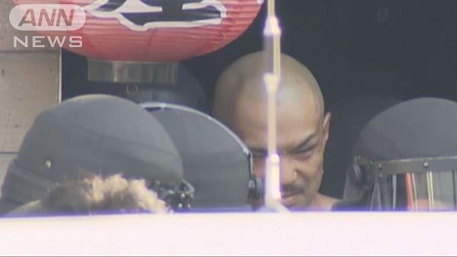 Akira Moriyama barricaded himself inside an izakaya near JR Yoyogi Station on Monday